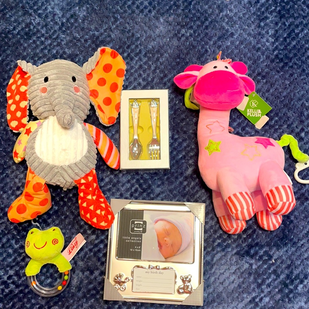 Bundle baby girl gifts set.